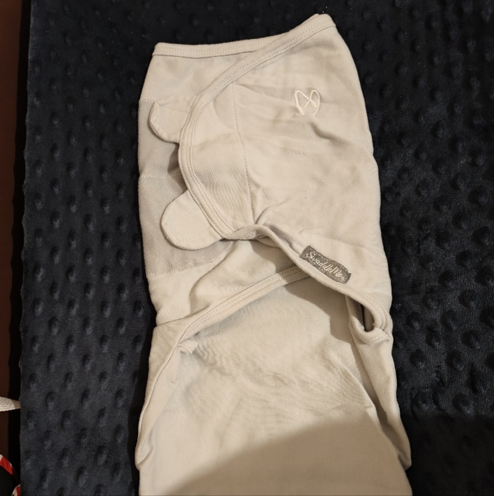 SwaddleMe Ivory Baby Swaddle